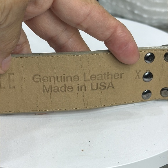 (H)Carlisle belt in matte white imitation crocodile leather with silver bucklexs main image 7